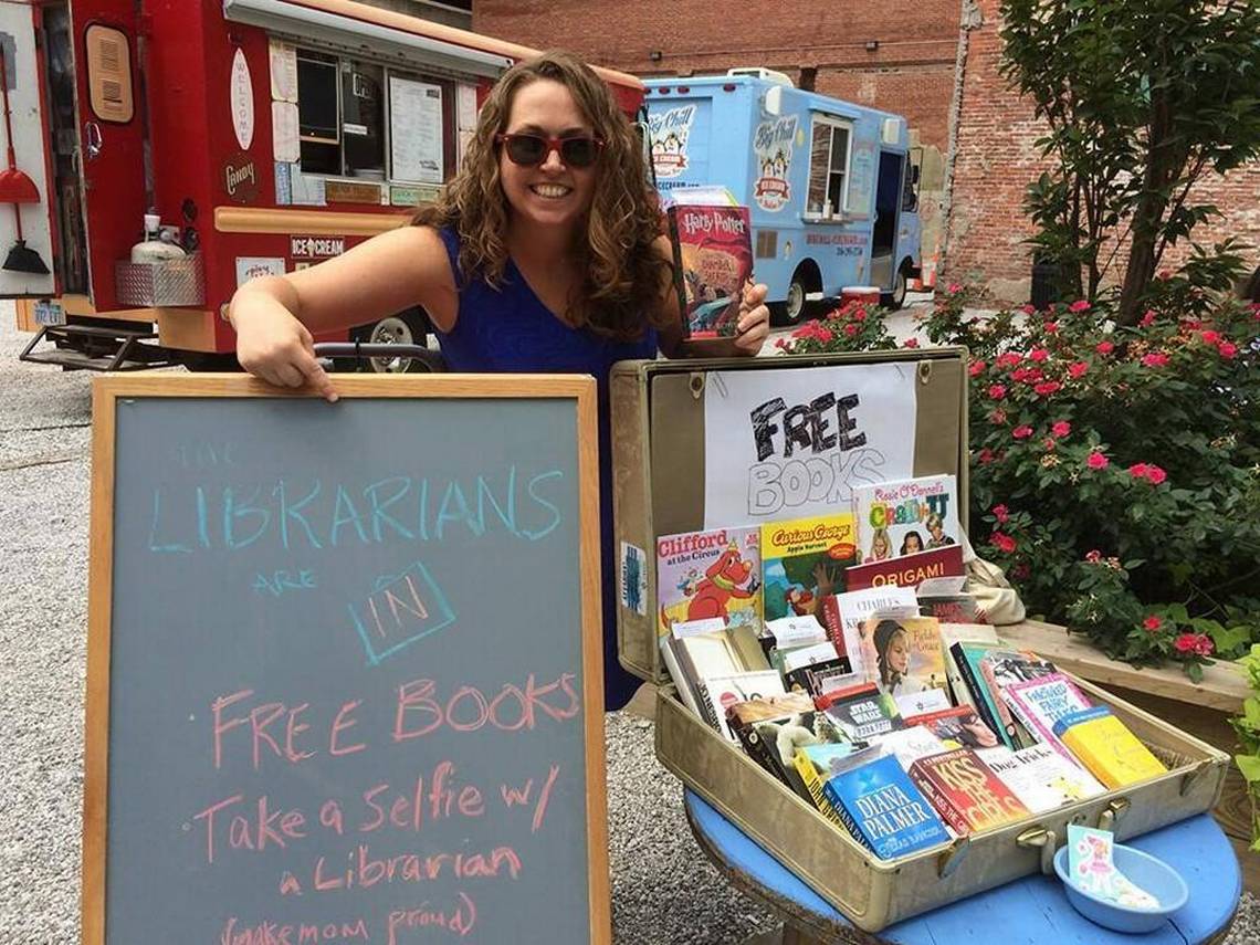 ‘Pop-Up Librarians’ let you devour some literature with your lunch